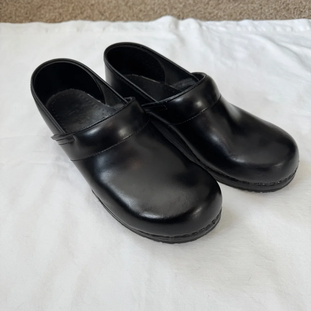 Dansko Professional black cabrio leather clogs, unisex size 43